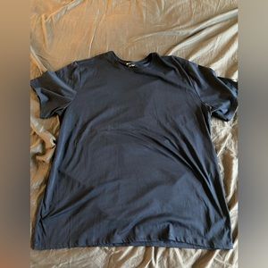 Men’s Nike dry fit t-shirt.